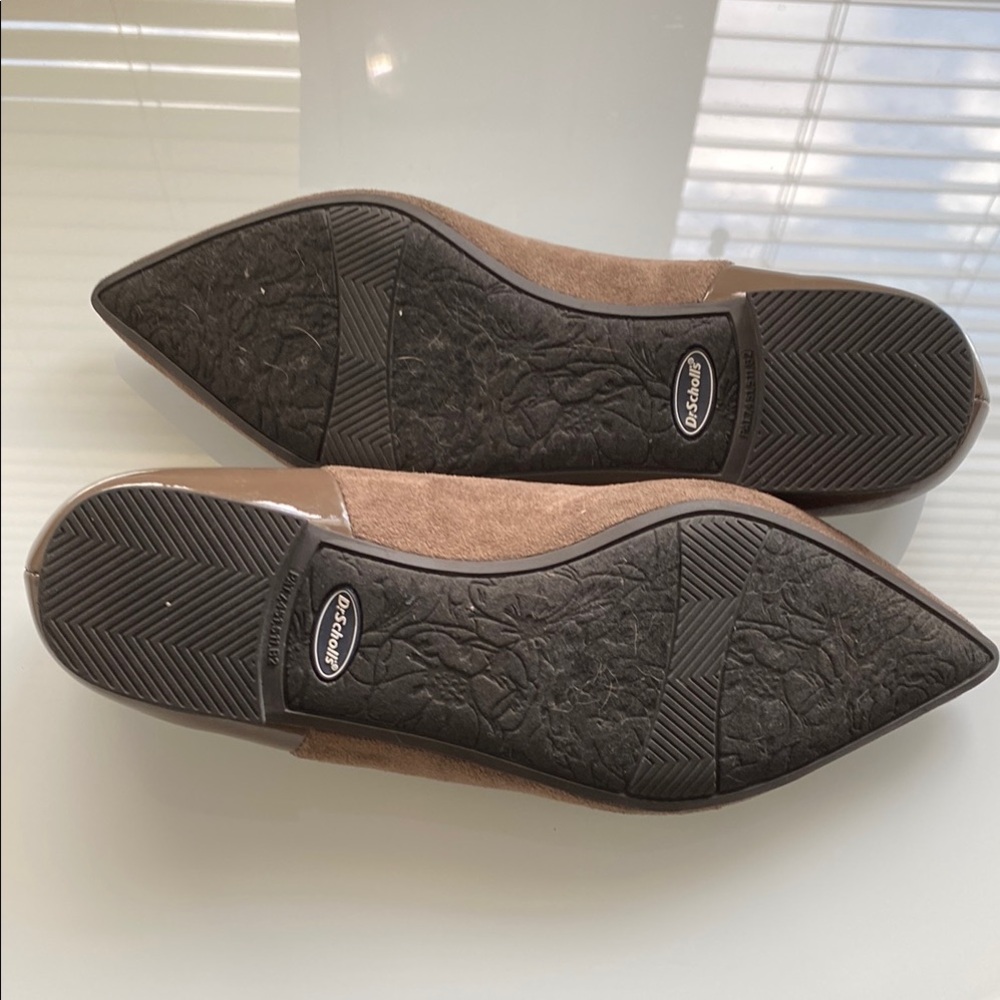 Dr. Scholl's Brown Suede Flats for Versatile Comfort - Picture 3 of 7